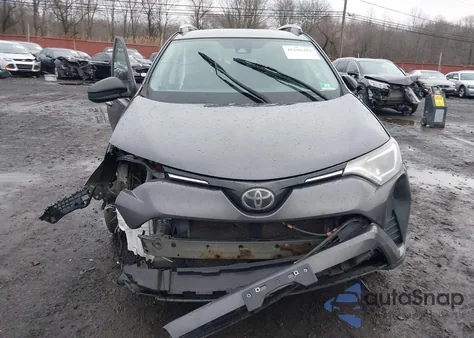 2018 Toyota Rav4 Le z USA, uszkodzony, nr VIN 2T3BFREV3JW745726
